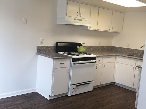 2nd image of 1585 N Fair Oaks Ave APT 101