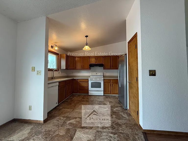 854 Daffodil St — Photo 4