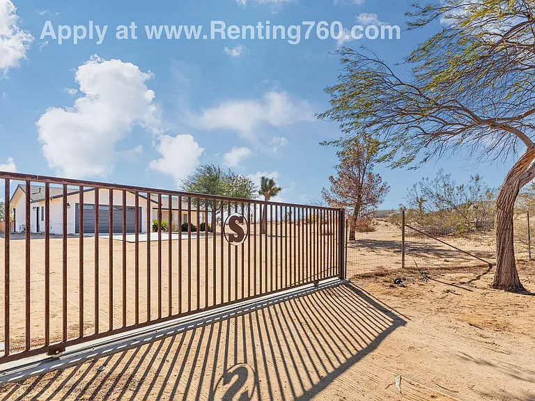 321 N Bonita Ave — Photo 45