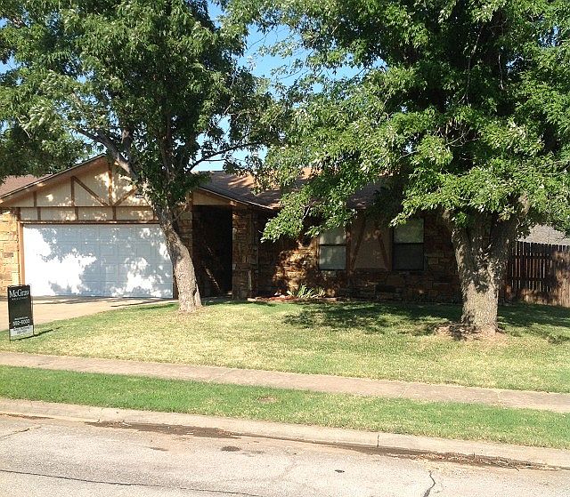 Front of home in quiet neighborhood