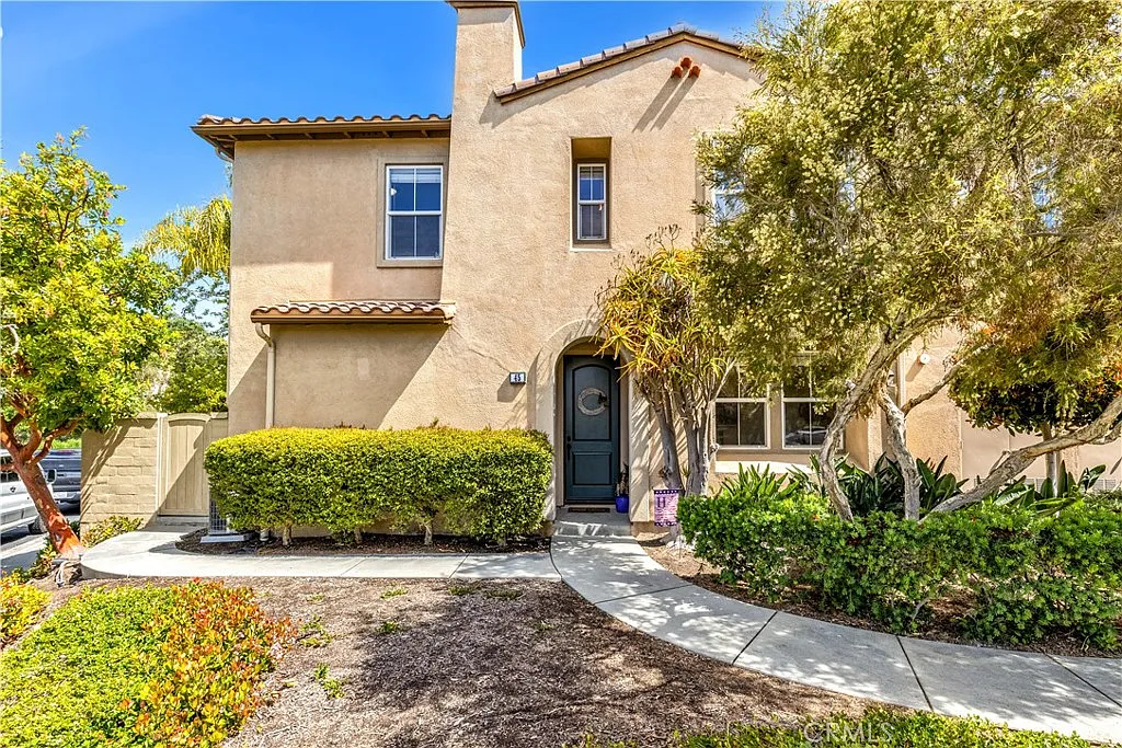 3 bed, 2.5 bath, 1881 sqft, $4,800 — Photo 1