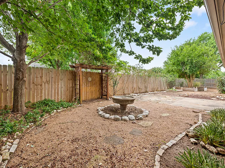 1207 Martinsville Ln — Photo 15