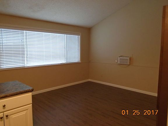 3rd image of 113 1/2 Custer Ave