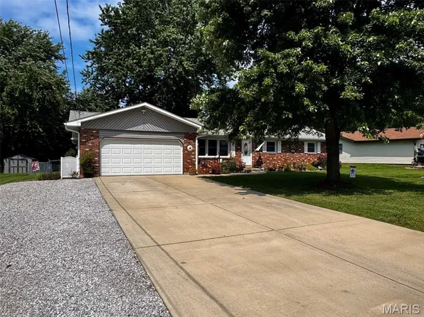 216 Willow Dr, Collinsville, IL 62234