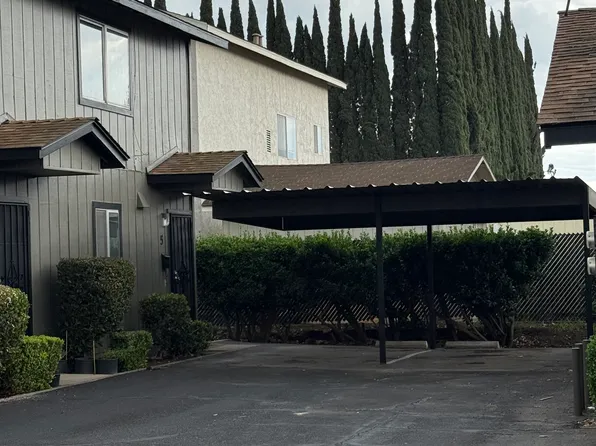 915 1st St, Escalon, CA 95320