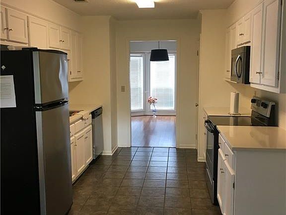 3rd image of 821 Ashland Dr