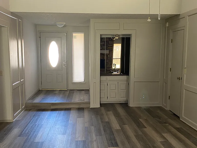 2212 S Fir Ave — Photo 1