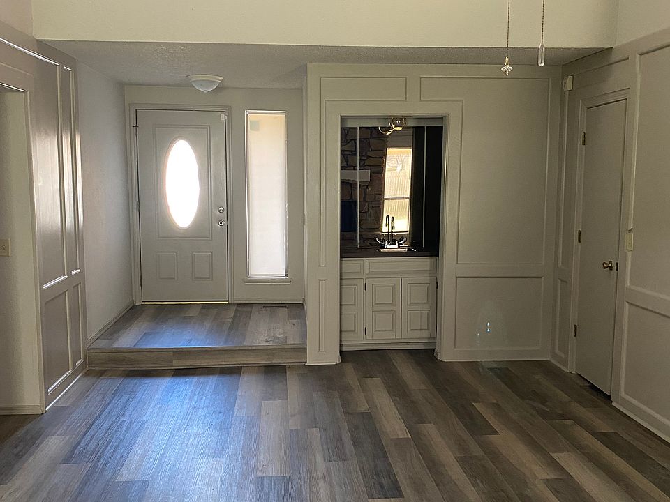 1st image of 2212 S Fir Ave