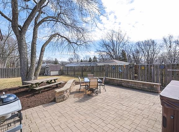 2nd image of 320 Arrowhead Dr