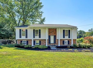 3250 Woodview Rd, Roanoke, VA 24018
