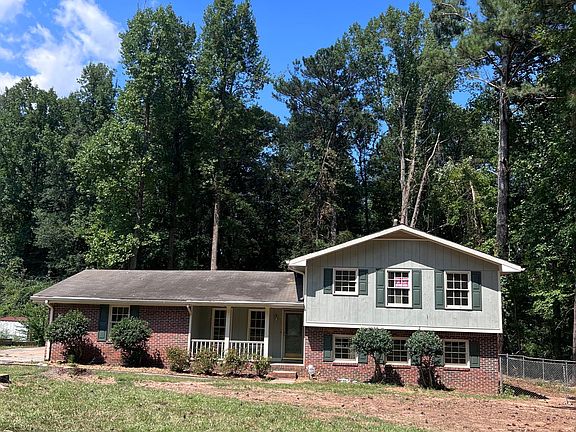3rd image of 1881 N Oak Dr