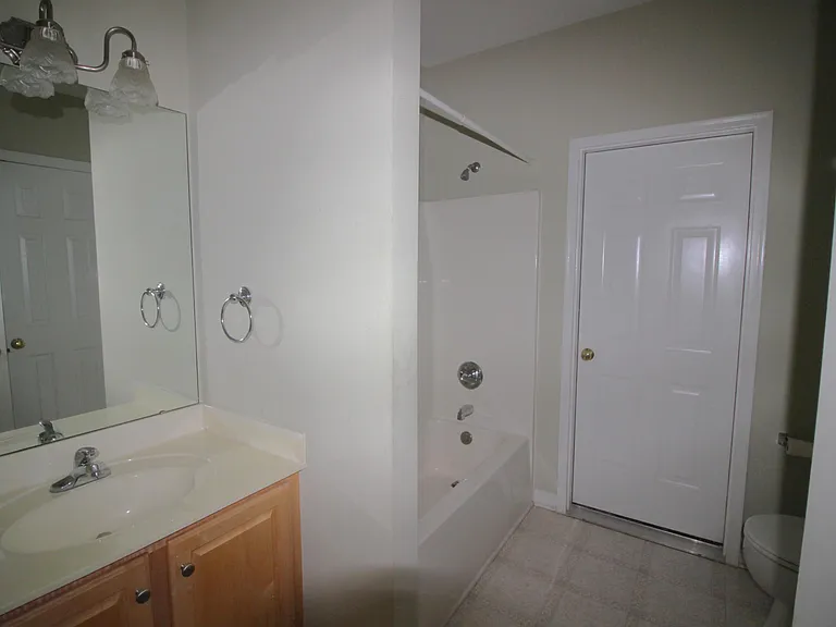 304 Peachtree Point Ct — Photo 24