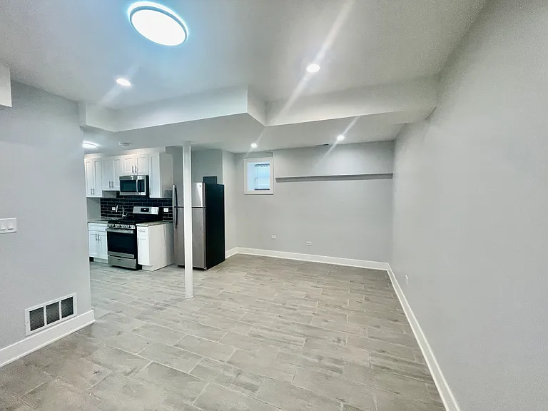 4220 S Calumet Ave — Photo 2