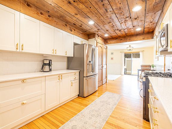 3rd image of 7609 Kilkenny Dr