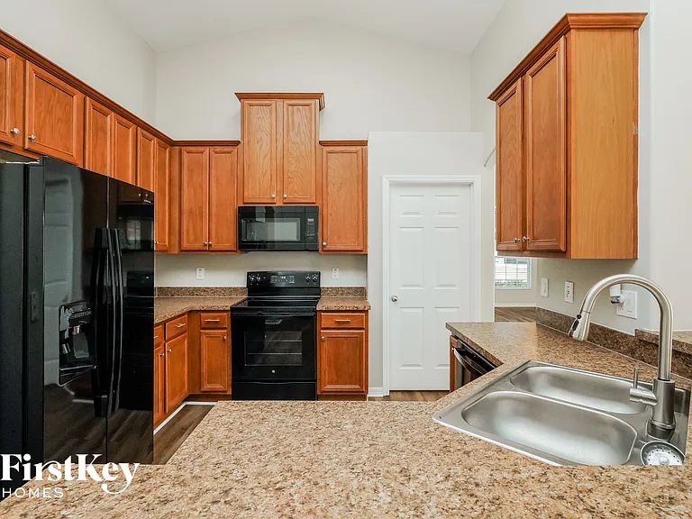 2424 Deer Creek Blvd — Photo 4