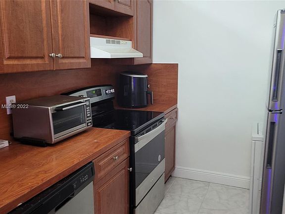 4th image of 825 Twin Lakes Dr #31-A
