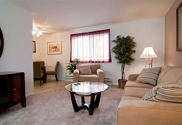 Jefferson Villa Apartments — Photo 4