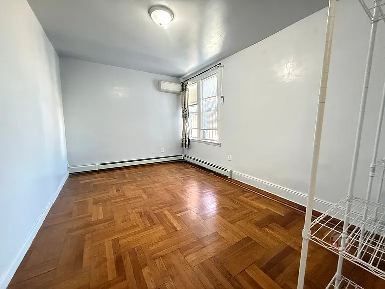 2889 E 195th St #1 — Photo 5