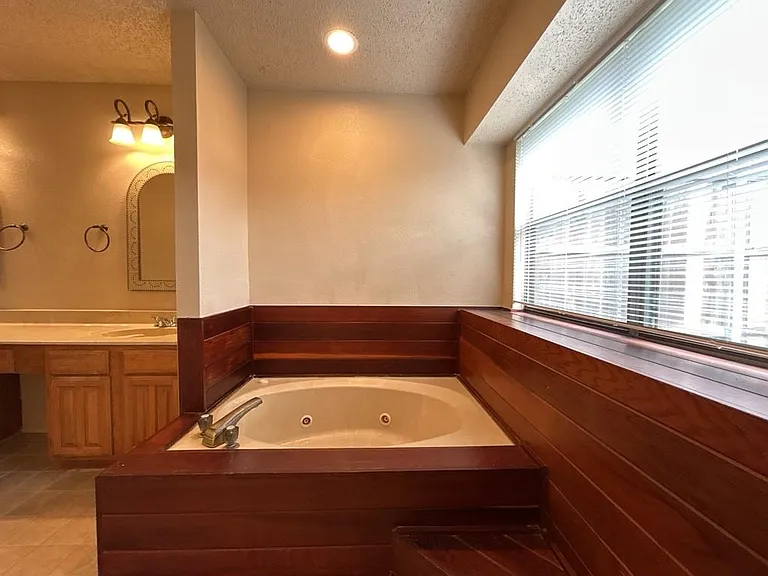 2412 Amber Hill Ln — Photo 20