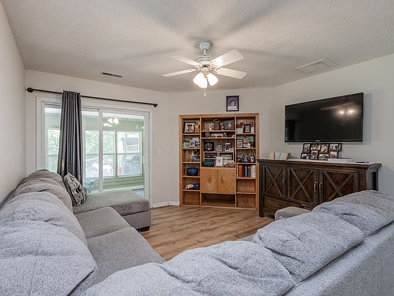 3rd image of 5591 N Autumn Dr
