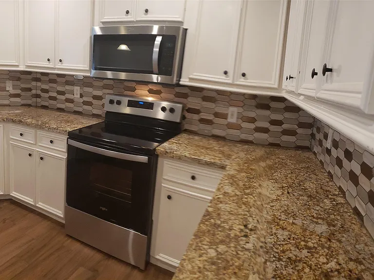 222 Canterbury Dr — Photo 7