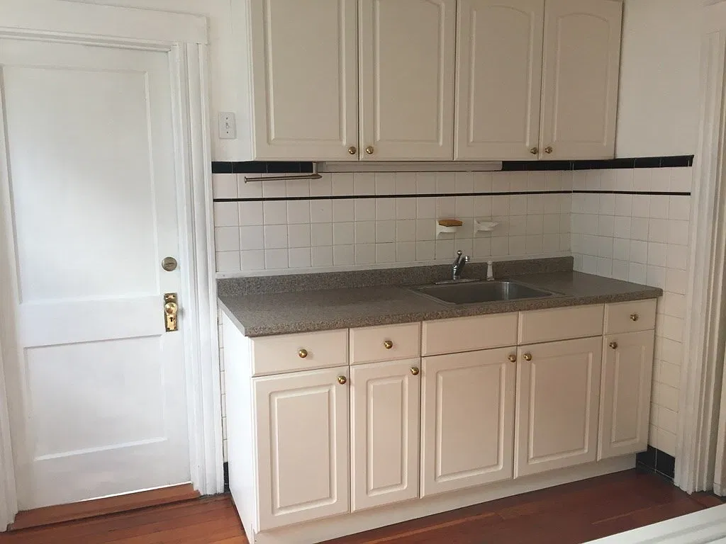 3 bed, 1.0 bath, 1427 sqft, $2,900 — Photo 3