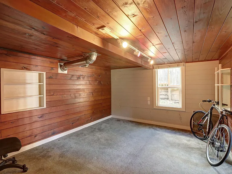 Cosy, spacious bedrooms with loads of closet space.