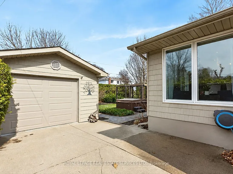 589 Arlington Blvd — Photo 34
