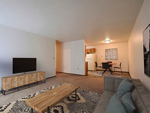 Fargo, ND Country Edge Apartments | Living