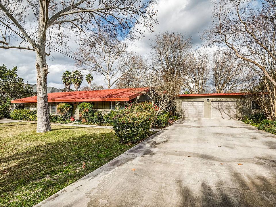 1st image of 526 Admiral Benbow Ln
