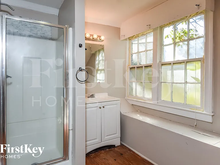 2456 Maple St — Photo 8