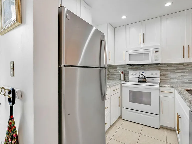 801 River Point Dr #203A — Photo 7