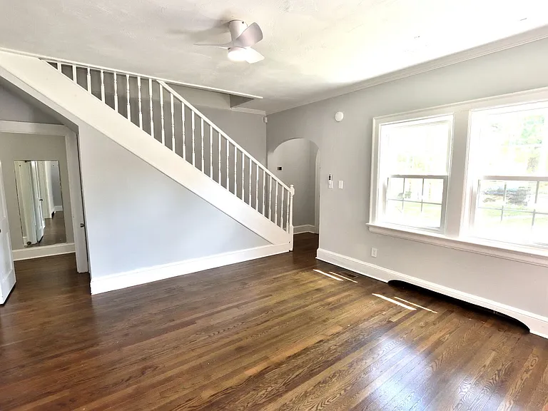 945 Sycamore St — Photo 3
