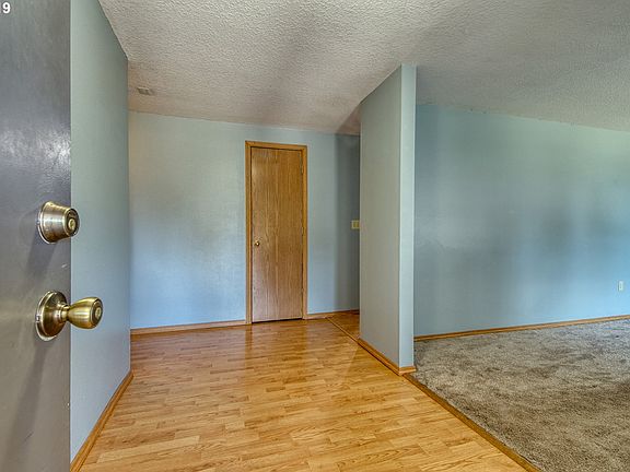 4th image of 9302 NE 94th Cir