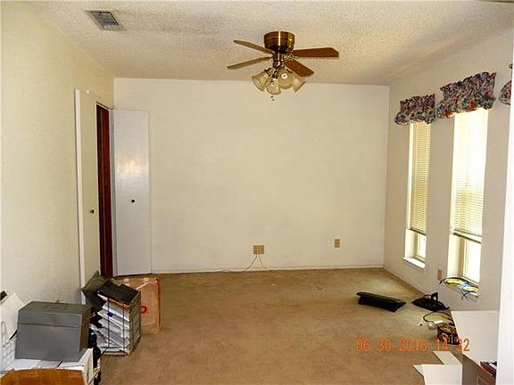 3rd image of 4812 Hidden Oaks Ln