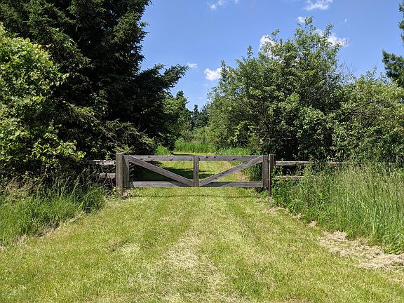 2nd image of 8480 Rolling Hill Ln