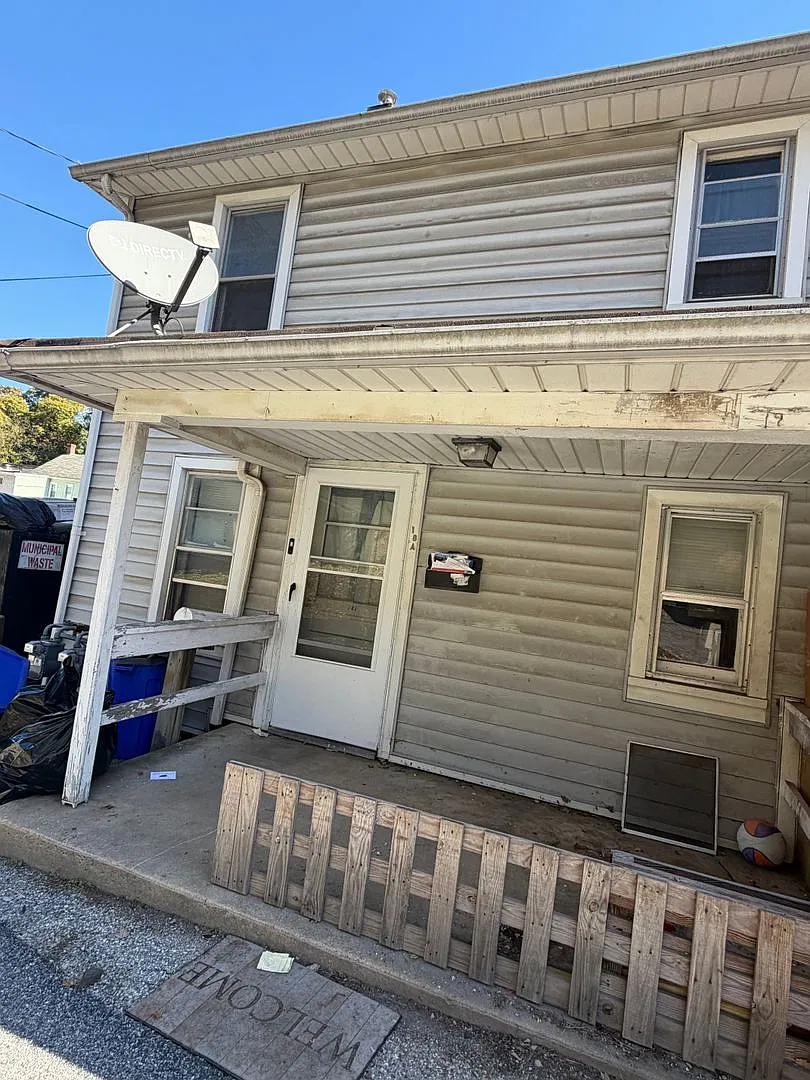 18 Pleasant St (Ark) — Photo 1