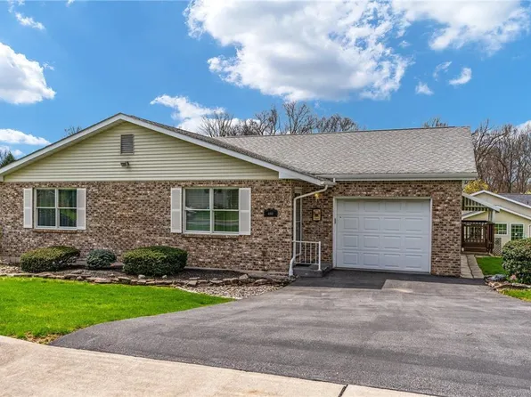 4160 Champagne Dr, Emmaus, PA 18049