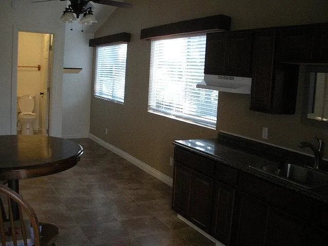 1 bed, 400 sqft, $1,800 — Photo 4