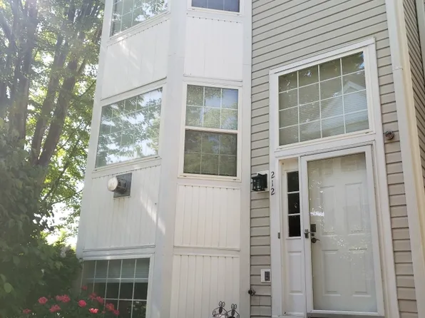212 Hidden Creek Ln #212, North Aurora, IL 60542