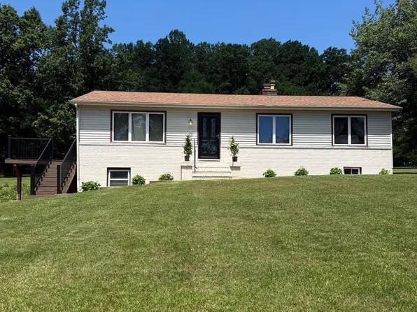 5007 Woods Rd, Stewartstown, PA 17363