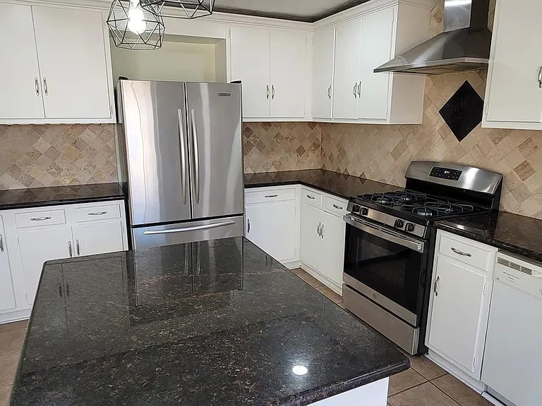 2303 Haldane Dr — Photo 6