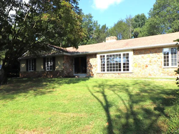 2734 Old Cedar Grove Rd, Broomall, PA 19008