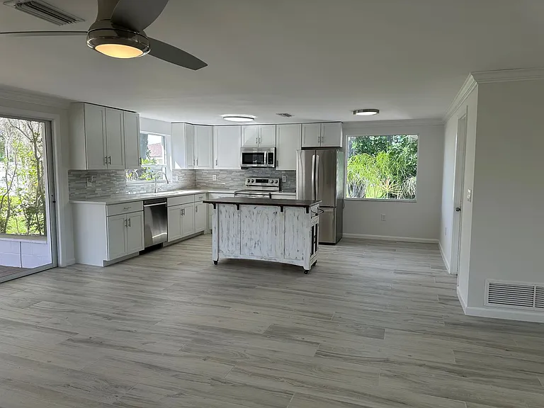 812 Bayview Dr — Photo 8