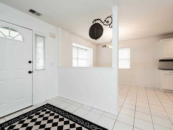 3rd image of 19 Horizon Ct