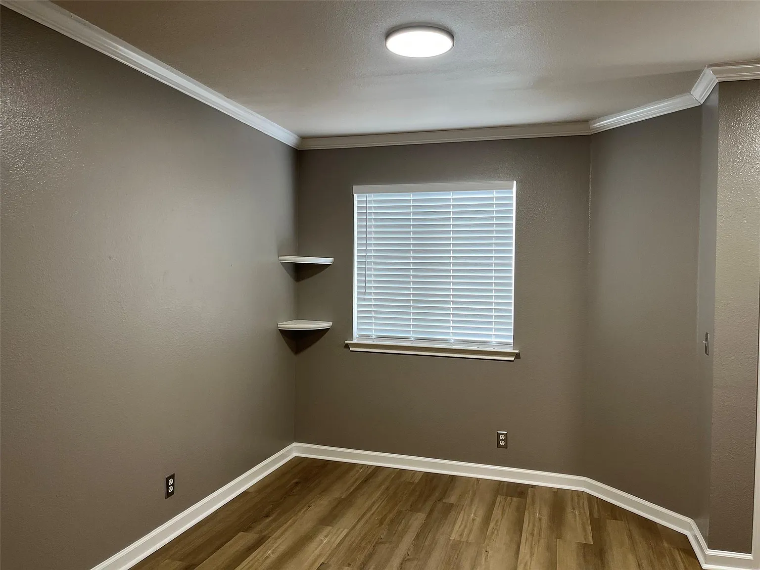 4 bed, 2.5 bath, 1589 sqft, $2,000 — Photo 4