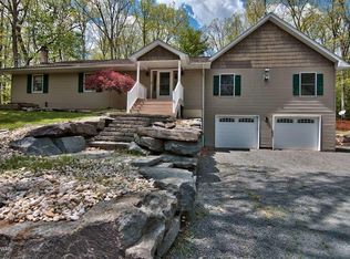 35 Shortcut Rd, Lakeville, PA 18438