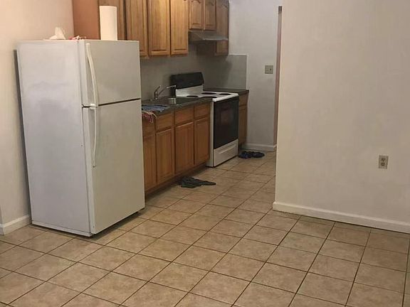 3rd image of 2601 S Fairhill St Floor 1