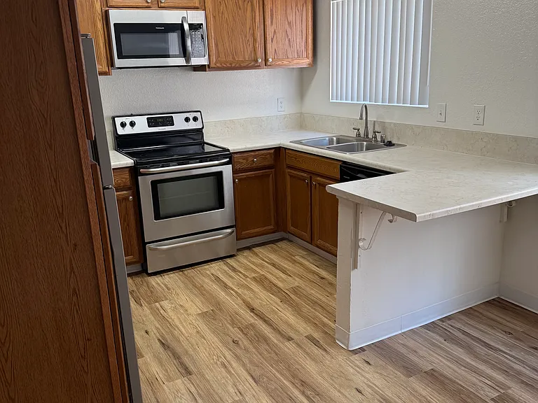 The Carlton Ridge Apartments — Photo 96