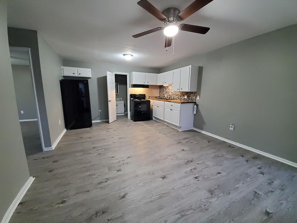 2nd image of 400 E 7th St APT 3
